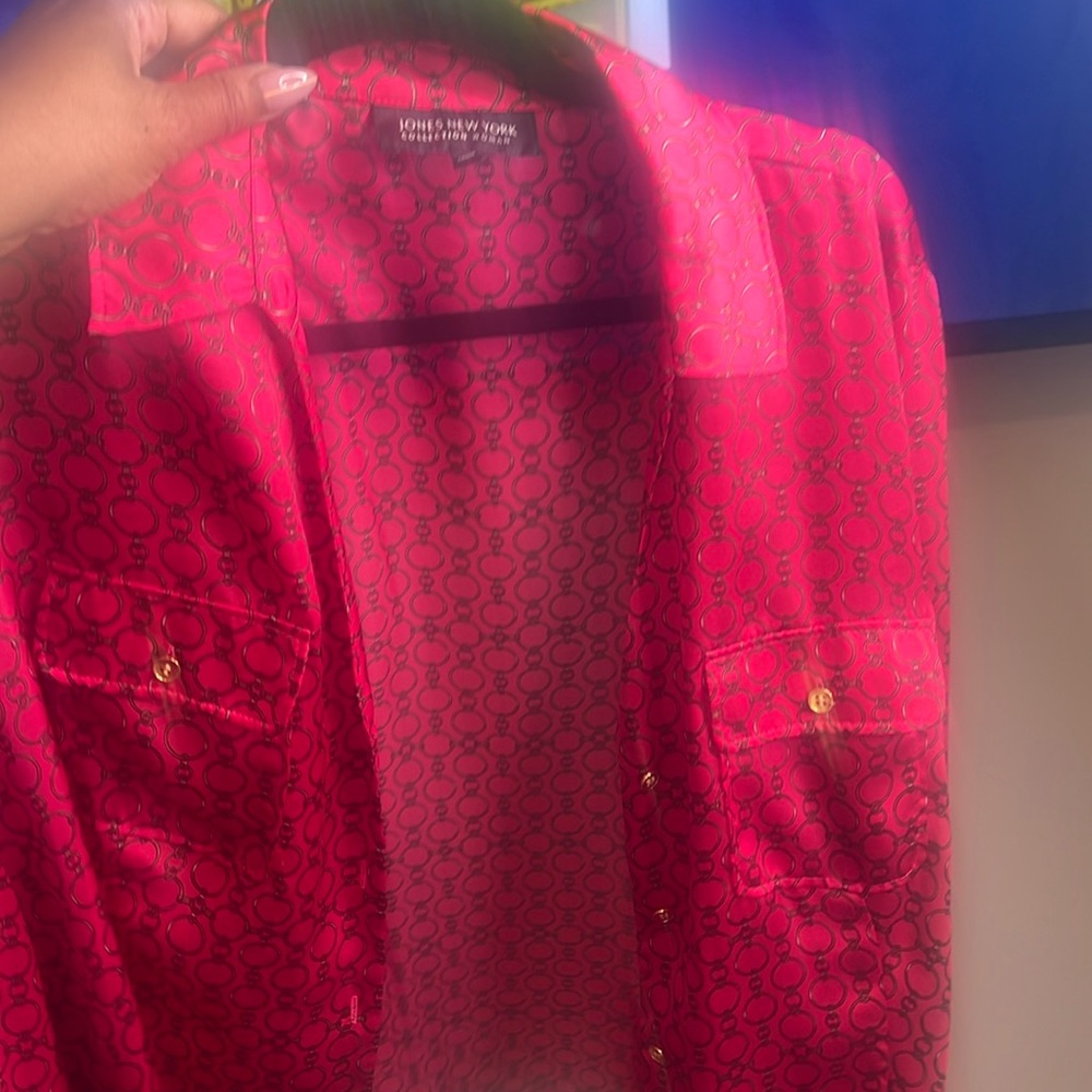 Women’s top size 18